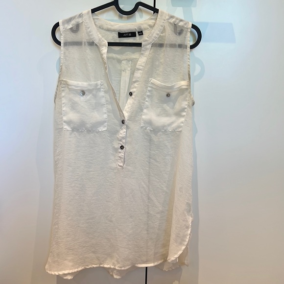 Cream sleeveless blouse - Picture 1 of 3